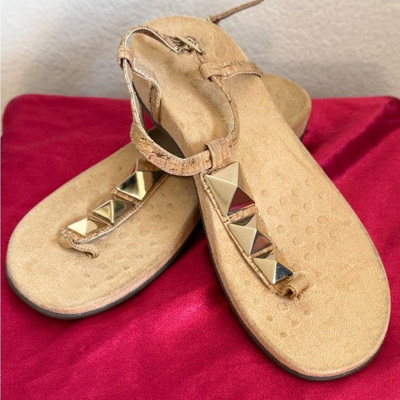 Vionic Nala Natural Cork & Gold Studded T-Strap Comfort Orthotic Sandals 9 - Picture 1 of 7